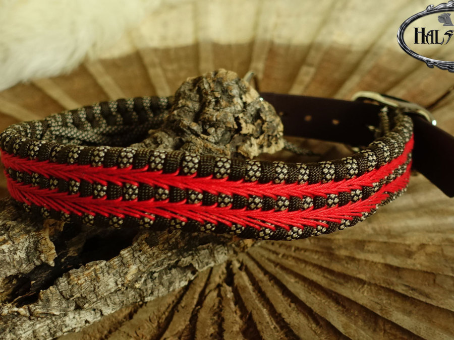 Breites weiches Halsband geflochten